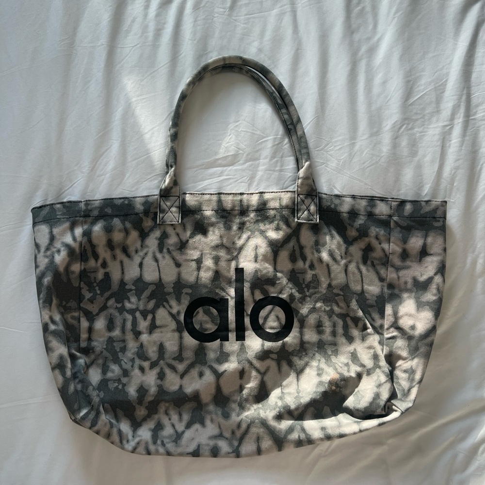 Alo Tote